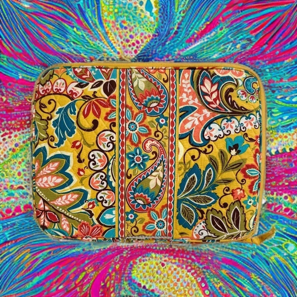 Vera Bradley Quilted Fabric Padded Sleeve Zip-Around Pocket 14” Laptop Provençal